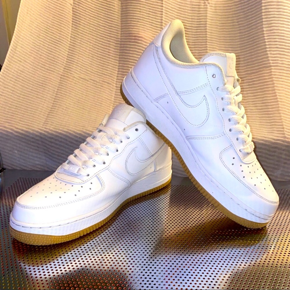 Air Force 1 men’s shoe with gum soles.